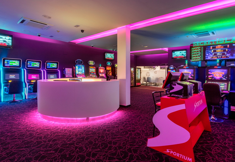Recepción y máquinas recreativas Sala Maresme